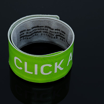Non-reflective snap wraps